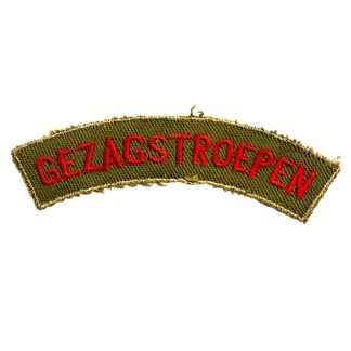 Origineel 1945 Nederlands Korps Gezagstroepen embleem schoudertitel voormalige Binnenlandse Strijdkrachten BS na bevrijding Nederland.