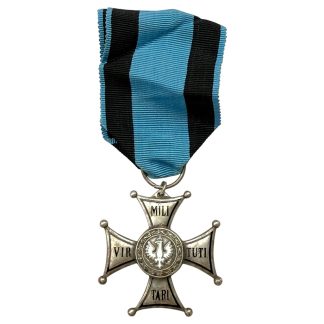 Original Polish Virtuti Militari Silver Cross 5th Class veteran military decoration with Polish eagle, black enamel and blue black ribbon.