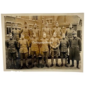 Originele pre 1940 Nederlandse leger groepsfoto Regiment Grenadiers militairen in uniform mobilisatie Nederlandse infanterie 18 x 13 cm