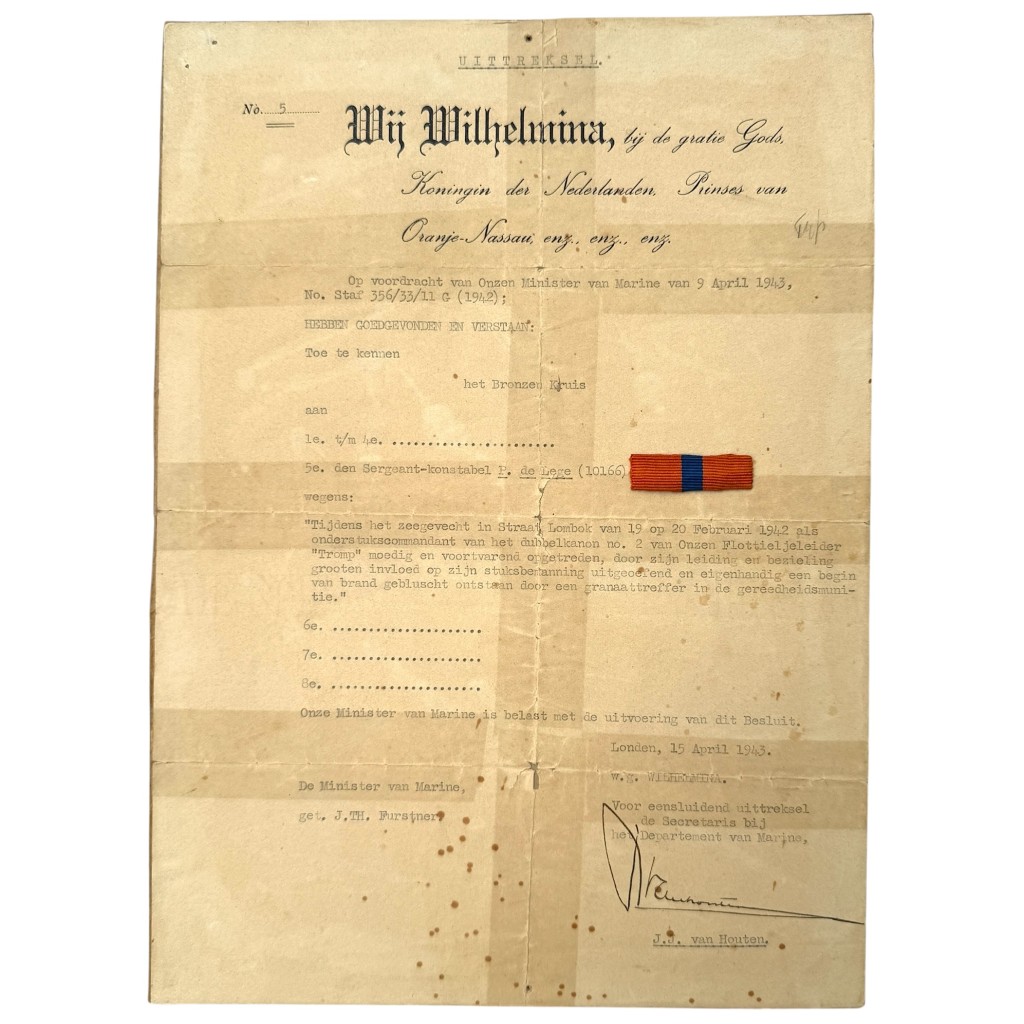 Originele WWII Nederlandse Bronzen Kruis oorkonde P. de Lege Hr.Ms. Tromp Straat Lombok 1942 Nederlands-Indië Koninklijke Marine.