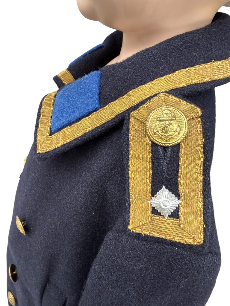 Original WWII German Kriegsmarine Child’s ‘Colani’ Uniform Jacket with shoes and bust - Afbeelding 4