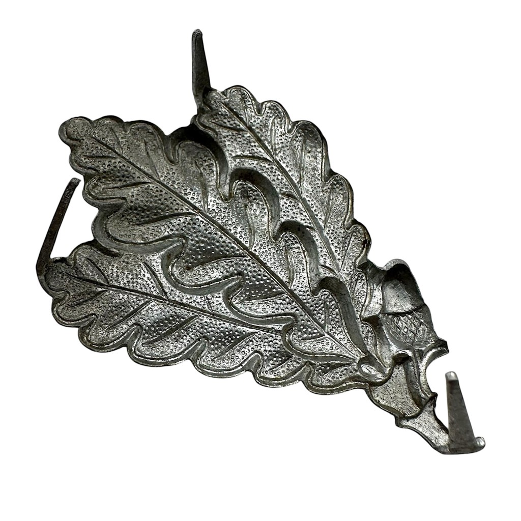 Original WWII German WH Jäger metal cap insignia