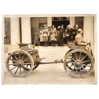 Originele N.V. Polygoon persfoto uit 1938 van het Eerste Regiment Veldartillerie tijdens militair defilé bij het stadhuis van Harderwijk.