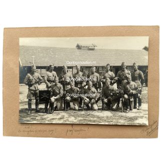 Originele 1939 Nederlandse leger 1 RVA groepsfoto Harderwijk met proefmodel uniform artillerie vooroorlogse Nederlandse militaria.