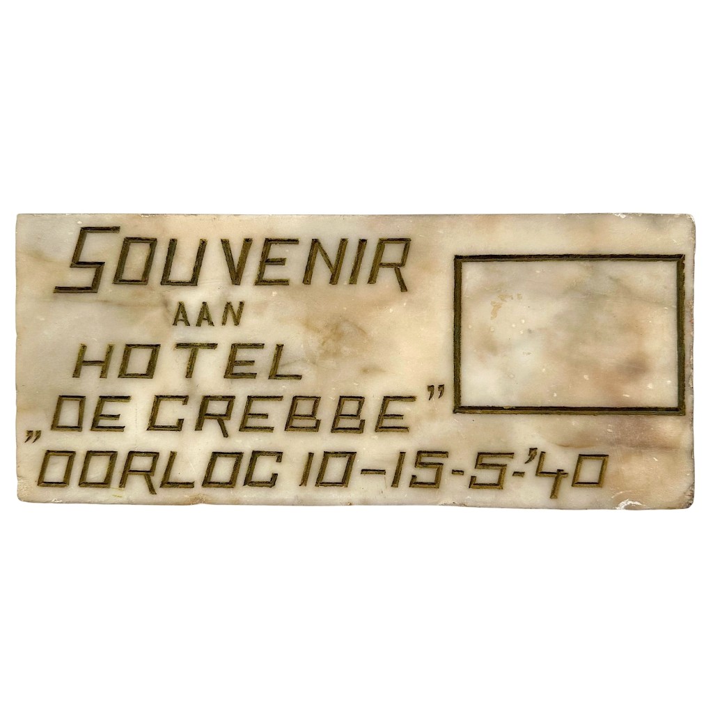 Originele 1940 marmeren plaat afkomstig uit Hotel De Grebbe Grebbeberg Rhenen na verwoesting gegraveerd Slag om de Grebbeberg WOII