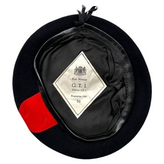 Originele 1967 Nederlandse Mariniers baret Koninklijke Marine met G.T.I. Haren label, maat 56 en datering augustus 1967.