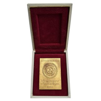 Original Cold War DDR NVA Berlin Stadtkommandantur plaque in presentation case with NVA soldier Brandenburg Gate East German militaria.