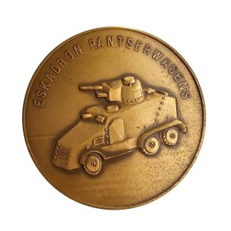 Zeldzame originele Pre 1940 Nederlandse leger penning Eskadron Pantserwagens pantserwagen militaire voertuigen Nederlandse pantsertroepen.