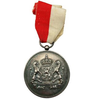 Originele pre-1940 Nederlandse Roode Kruis medaille 1e klassementsprijs met Rijkswapen Je Maintiendrai en rood-wit lint.