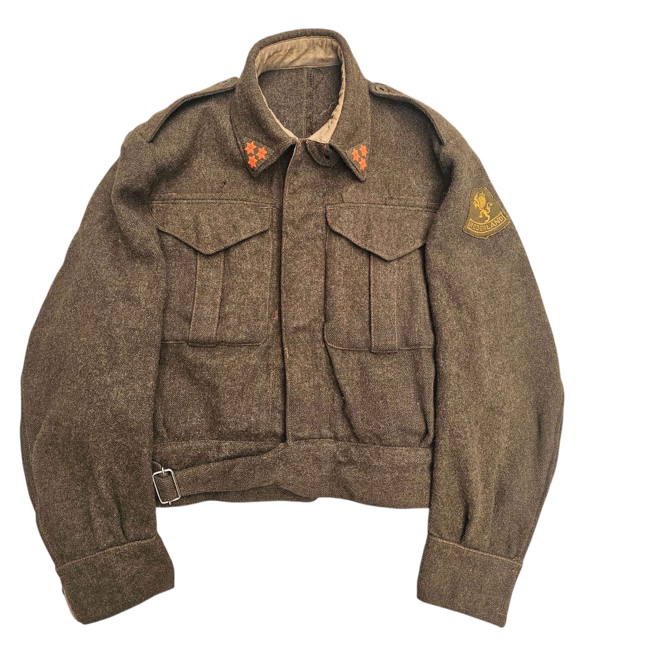 Originele WWII Britse Battle Dress uniformjas 1944 gebruikt door Nederlands leger vanaf 1946 met Nederland leeuwembleem en rangtekens.