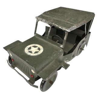 Originele Nederlandse blikken bevrijding speelgoed US Willys Jeep circa 1945 met Amerikaanse ster, legergroene lak en metalen wielen.