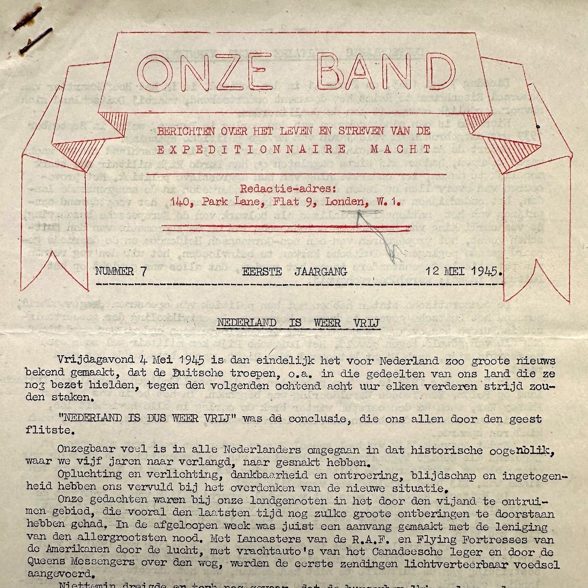 Origineel WWII Nederlands 'Onze Band' nr. 7 van 12 mei 1945, Expeditionnaire Macht Londen, bevrijding Nederland en Duitse capitulatie Wageningen.