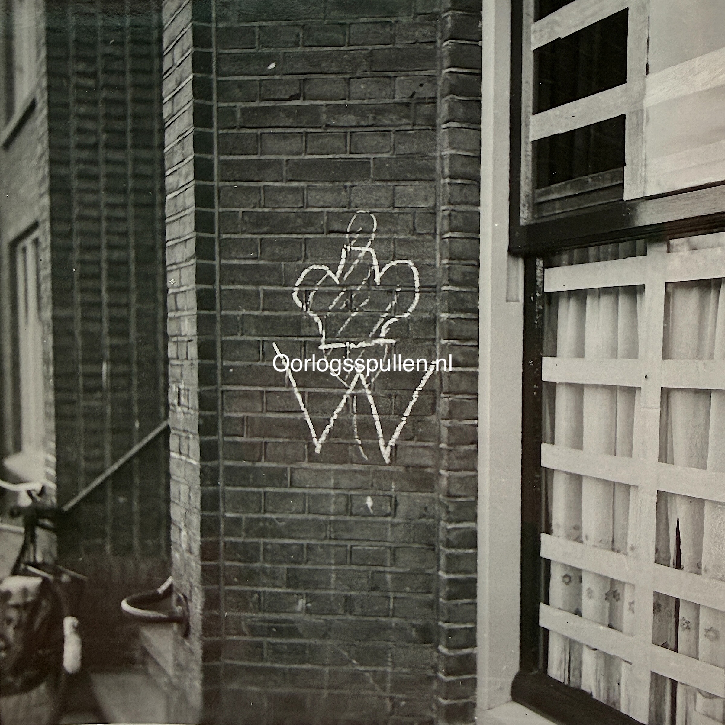 Original WWII German Photo Dutch Resistance Queen Wilhelmina Crown Graffiti The Hague 1941