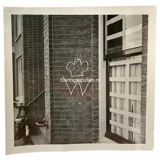 Originele WWII Duitse foto Nederlands verzet kroon en Wilhelmina W muuropschrift Den Haag 20 juli 1941 Duitse bezetting.
