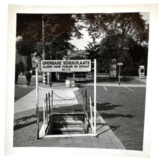 Originele WWII Duitse foto Den Haag openbare schuilplaats luchtbescherming Geneeskundige Hulpdienst tijdens Duitse bezetting Nederland