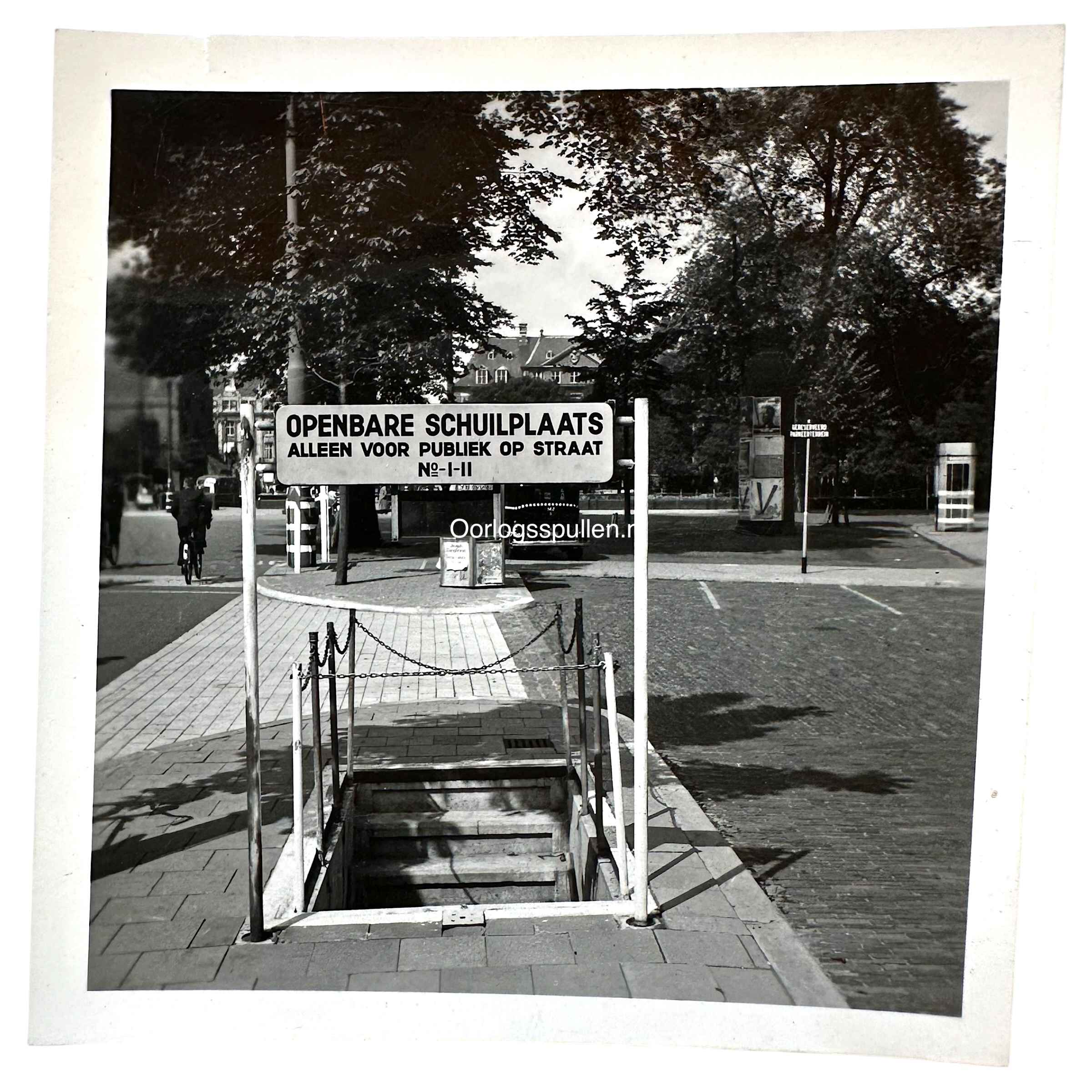 Originele WWII Duitse foto Den Haag openbare schuilplaats luchtbescherming Geneeskundige Hulpdienst tijdens Duitse bezetting Nederland