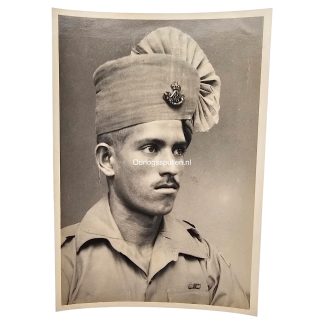 Originele WWII foto van een Rajputana Rajput soldaat met tulband en regimentsinsigne