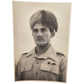 Originele WWII foto van een Indian Army soldaat met tulband en insigne