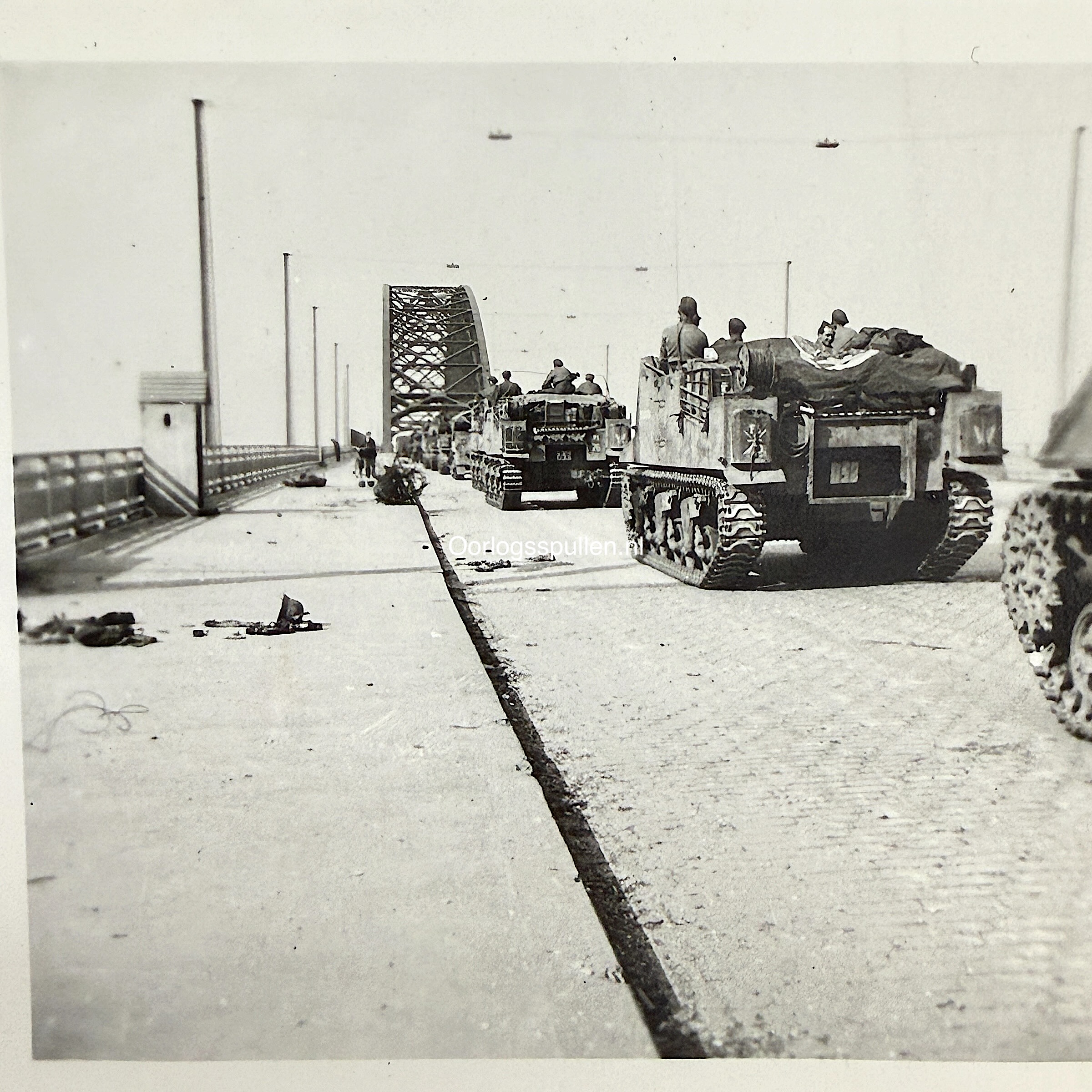 Original WWII US photo set Operation Market Garden in Nijmegen - 82nd Airborne division and British tank corps September 1944 - Afbeelding 2
