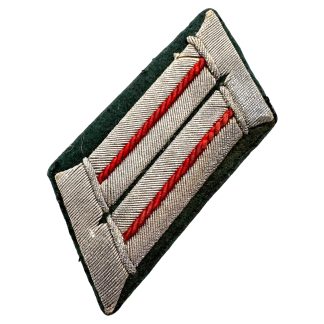 Originele WWII Duitse Wehrmacht kraagspiegel met zilveren litzen en rode streep