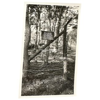 Origineel WWII foto waarschuwingsbord 'Betreten Verboten' aan prikkeldraad, Hilversum