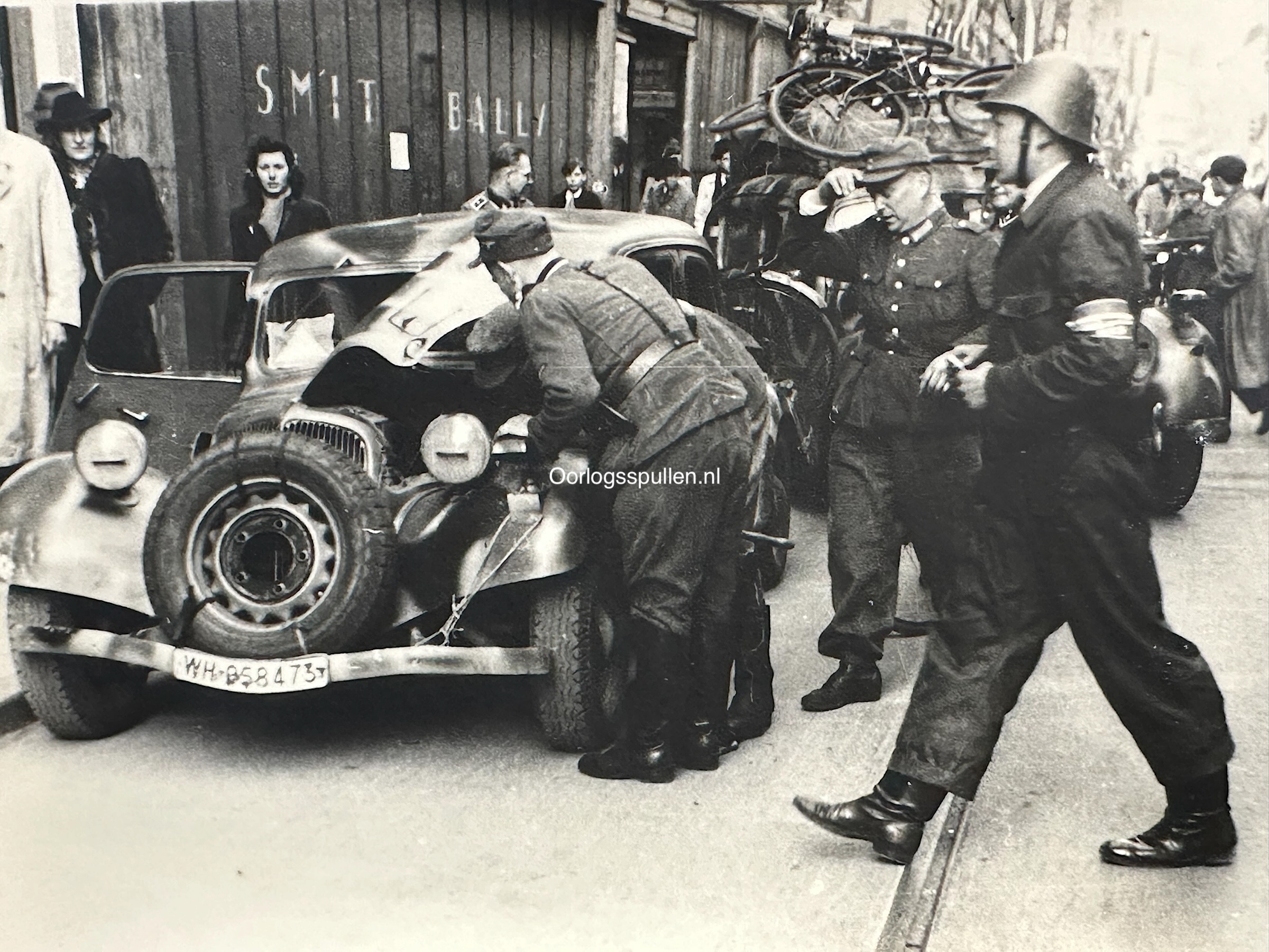 Original WWII Dutch rare extensive photo grouping of the liberation of Amsterdam - Afbeelding 4
