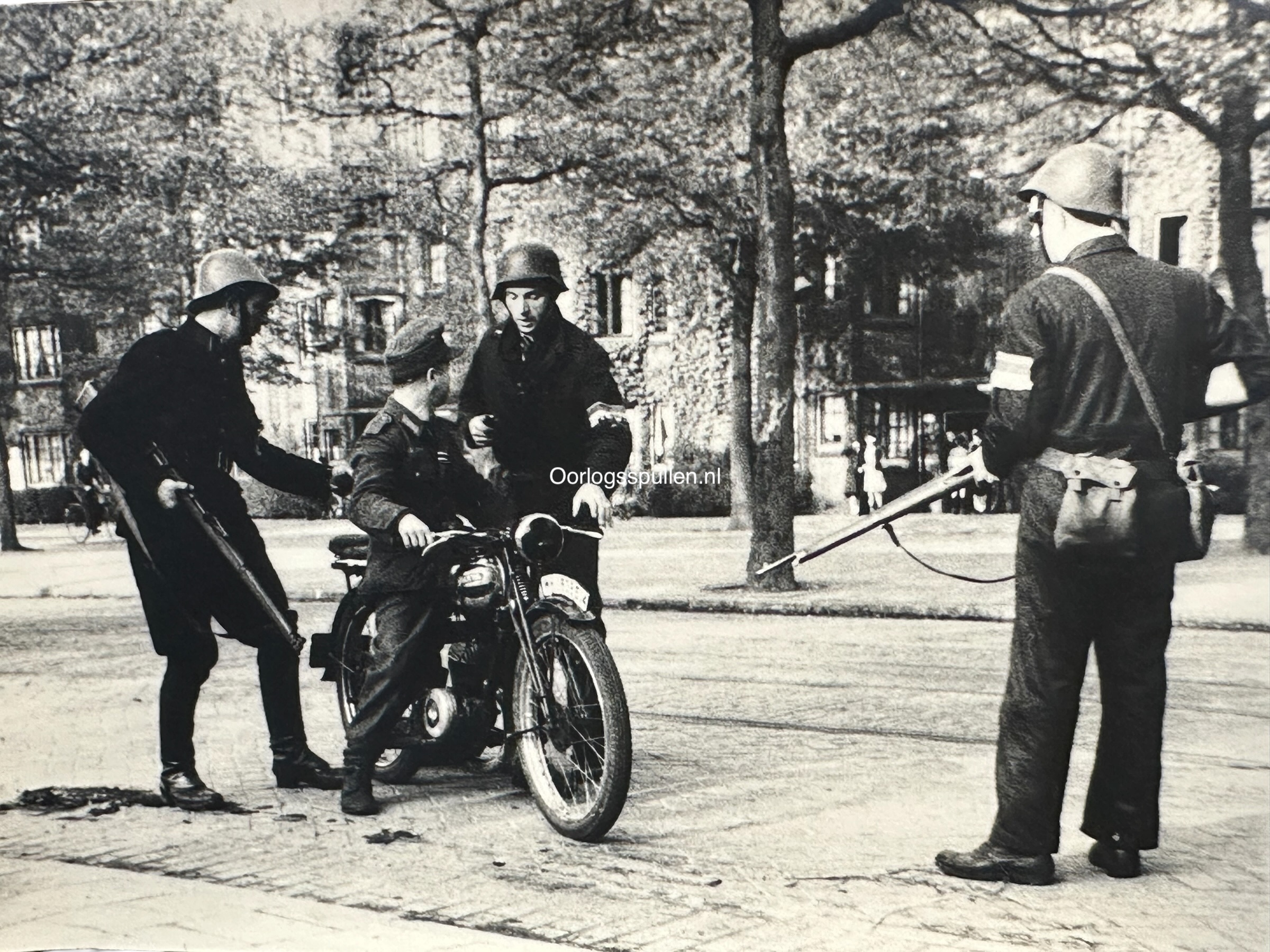 Original WWII Dutch rare extensive photo grouping of the liberation of Amsterdam - Afbeelding 49