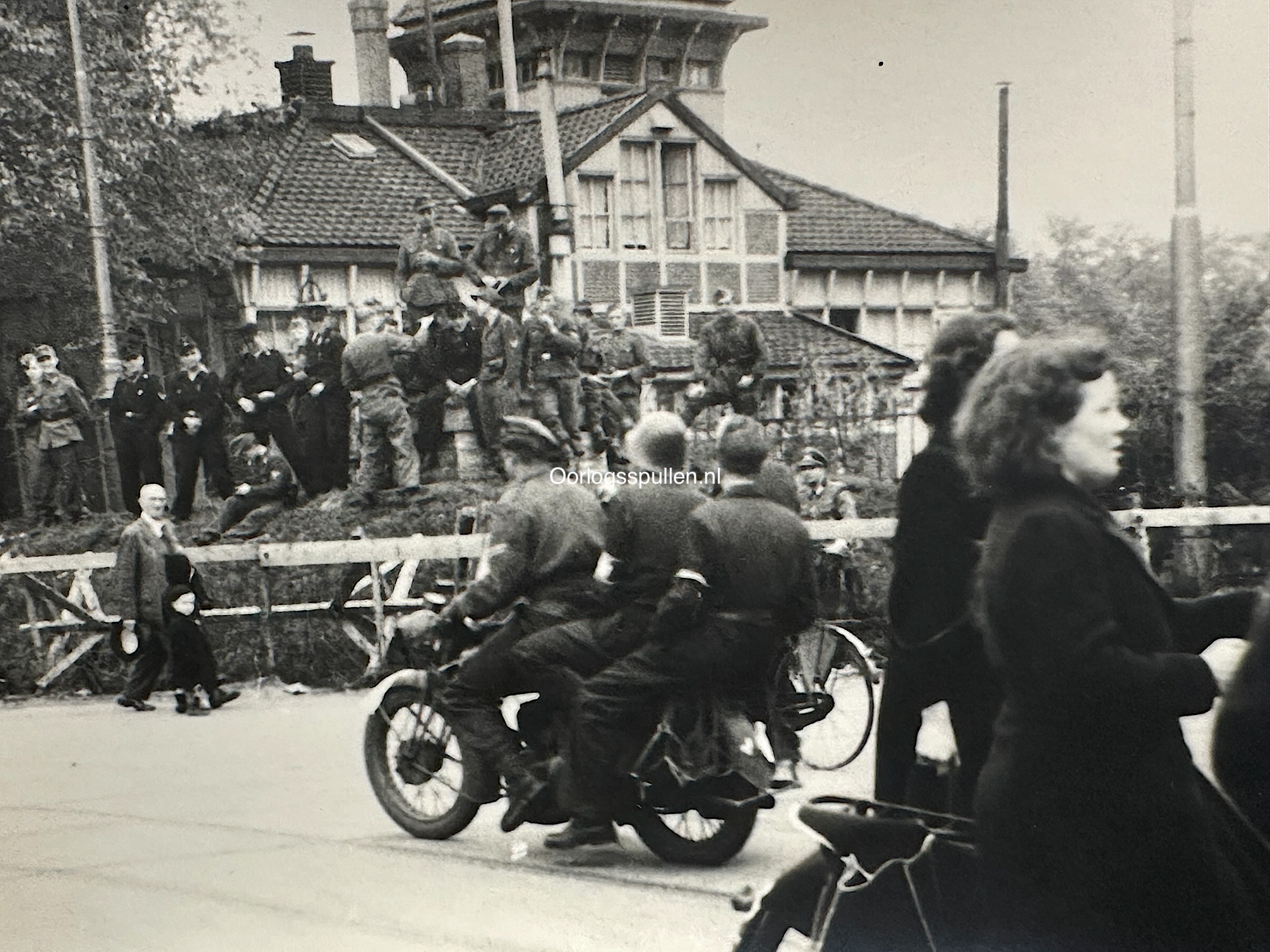 Original WWII Dutch rare extensive photo grouping of the liberation of Amsterdam - Afbeelding 37