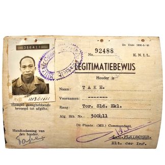 Origineel KNIL legitimatiebewijs met pasfoto, naam 'Take' en stempel