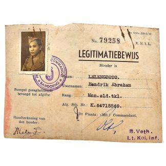 Origineel KNIL legitimatiebewijs met pasfoto en stempel Bandoeng