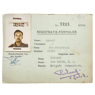 KNIL registratie-formulier met pasfoto, naam Samadi en handtekening van Kolonel van Gulik