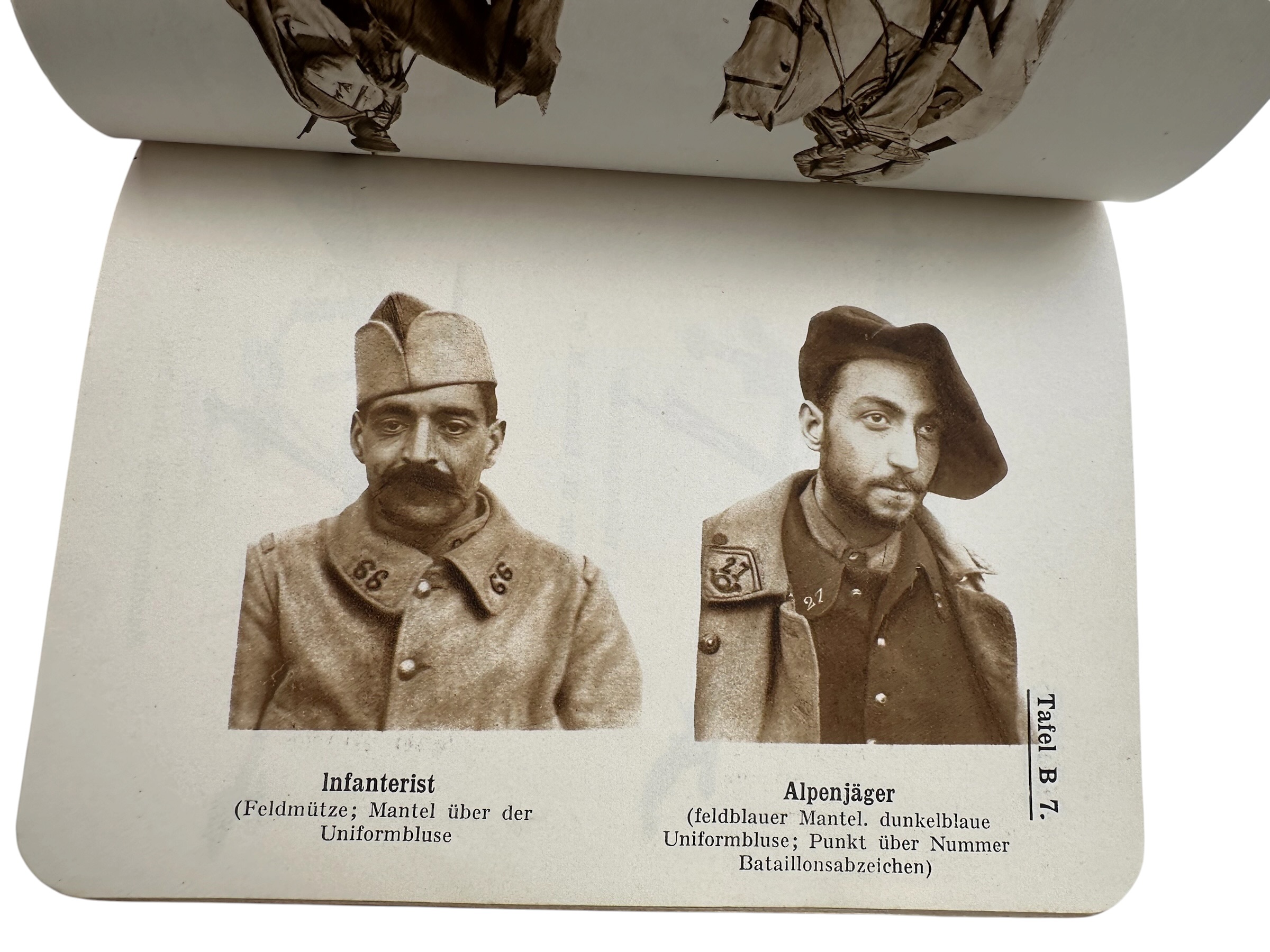 Original WW1 German General Staff Intelligence Handbook French Army Uniforms & Insignia 1917