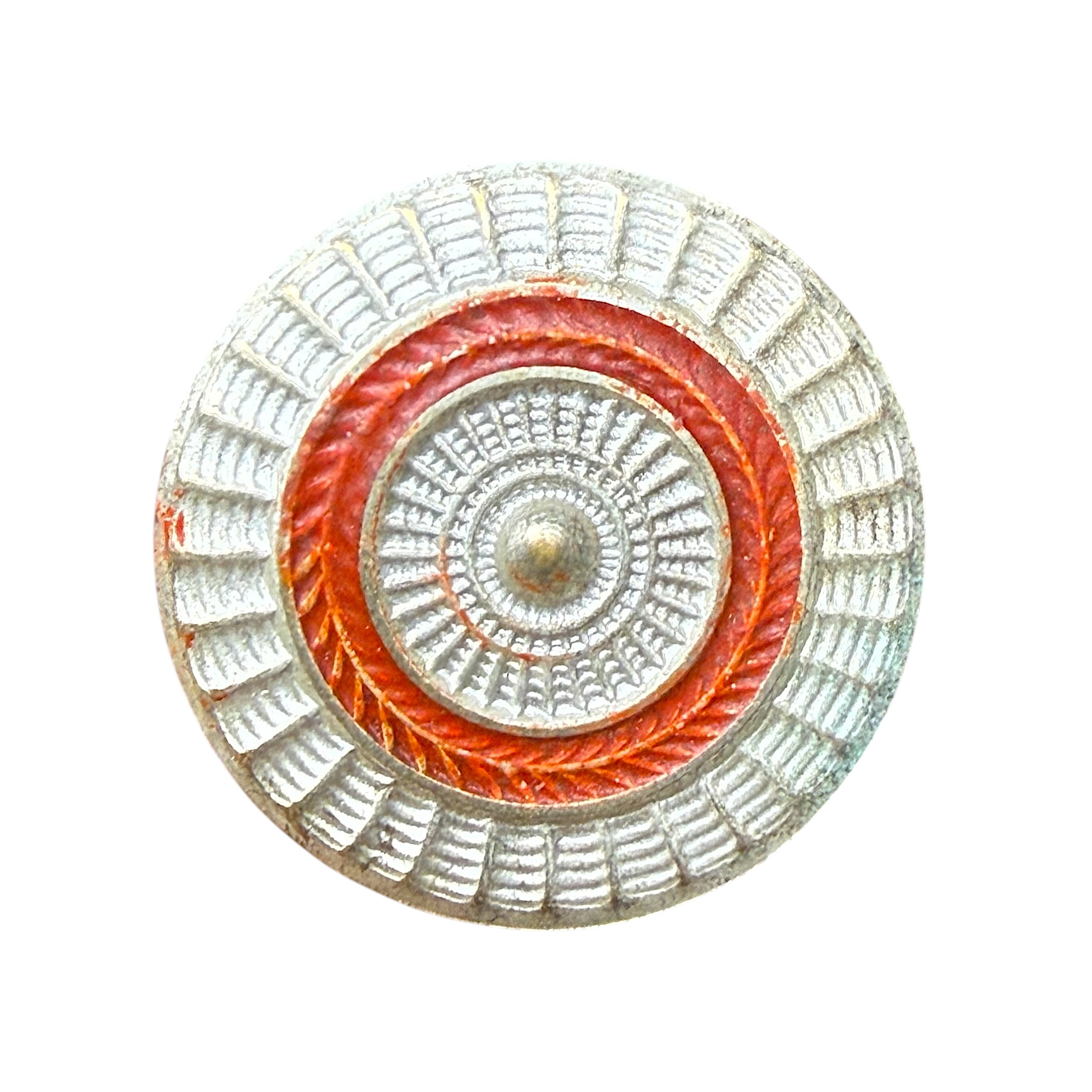 Original WW1 Imperial German officer cap cockade from the Grand Duchy of Hesse, with red and silver finish for military headgear of the German Empire.
