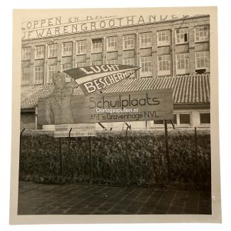 Originele WWII Duitse foto Rijswijk 1940 met Nederlandse luchtbescherming schuilplaats Den Haag N.V.L. tijdens Duitse bezetting