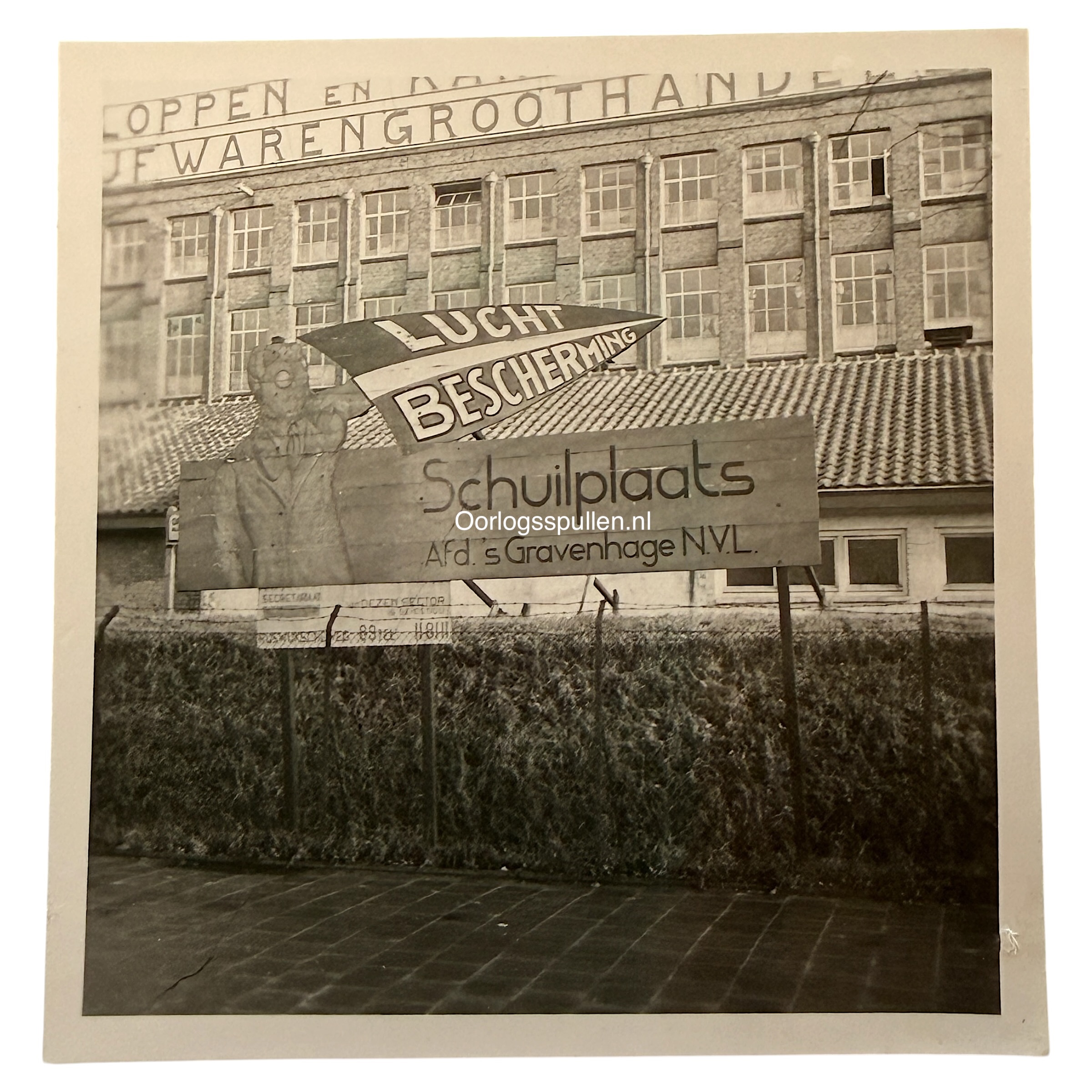 Originele WWII Duitse foto Rijswijk 1940 met Nederlandse luchtbescherming schuilplaats Den Haag N.V.L. tijdens Duitse bezetting