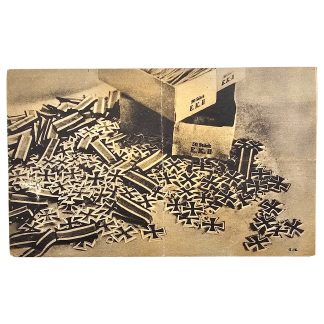 Origineel WWII Amerikaans propagandastrooibiljet met Duitse militaire begraafplaats en IJzeren Kruisen E.K. II psychologische oorlogsvoering.