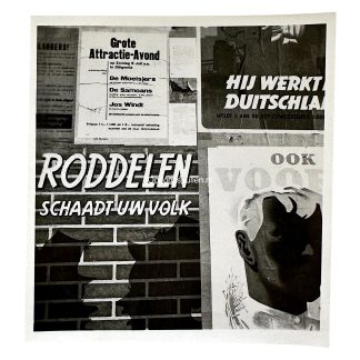 Zwart-witfoto van propagandaposters op een muur in Den Haag, WOII