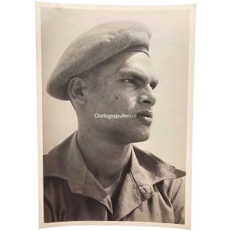 Originele WWII foto van Bengali Hindoe soldaat met baret, profielportret