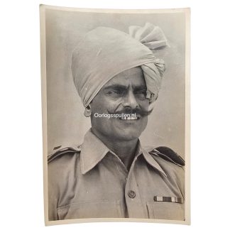 Originele WWII foto van een Indian Army Rajput soldaat met tulband en medaillelintje